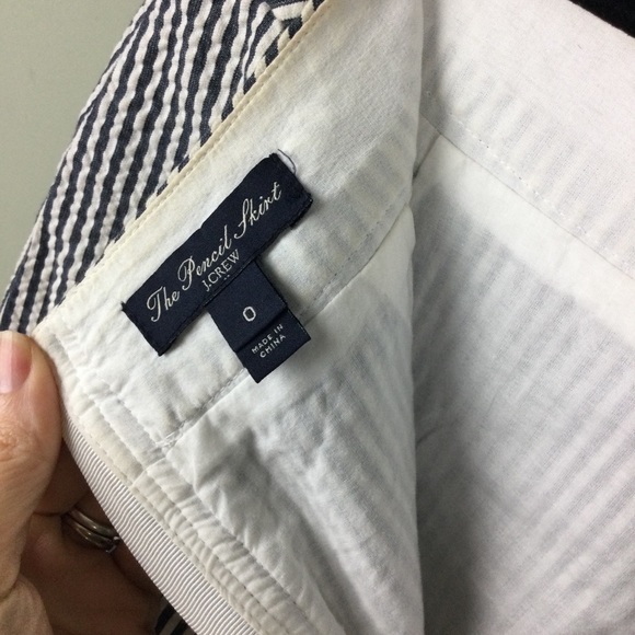 J Crew Factory The Pencil Seersucker Striped Navy & White Cotton Skirt Size 0 - Picture 3 of 9
